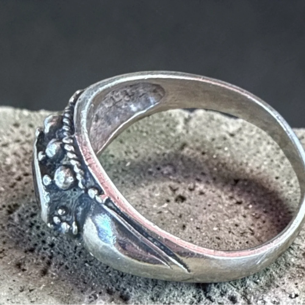 Beautiful Vintage Silver Garnet Statement Ring in Size 8 - Picture 6 of 6